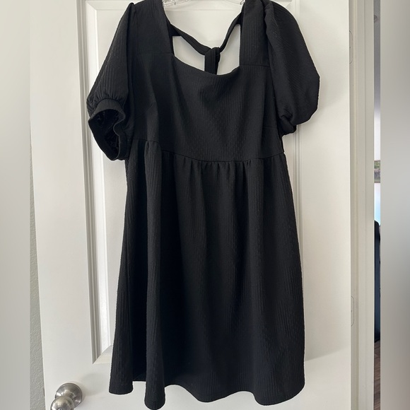 Chic Soul Black Mini Dress with Puff Sleeves - Picture 2 of 6